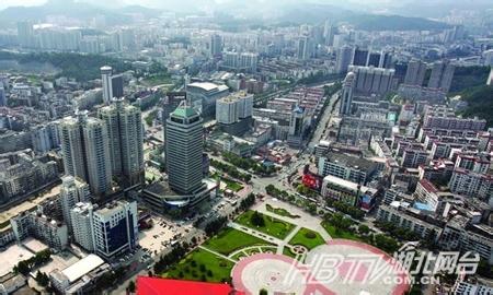 湖北十堰馮先生加盟歐耐克！于2014年8月中旬十堰的馮先生與初次聯(lián)系，表達(dá)想代理一個(gè)防水品牌。隨后歐耐克公司的業(yè)務(wù)員與馮先生進(jìn)行了幾次深入溝通，取得了良好的成果。在9月初，馮先生受歐耐克公司邀請(qǐng)，前來(lái)考察，在公司廖經(jīng)理的陪同下，參觀了生產(chǎn)車間，并詳細(xì)了解了防水涂料產(chǎn)品的使用過(guò)程和一些工程的防水解決方案，并于當(dāng)天下午正式簽訂歐耐克防水十堰總代理合同